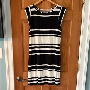 Apt. 9 Size Medium Women's Black and White Striped Short Sleeve Dress
